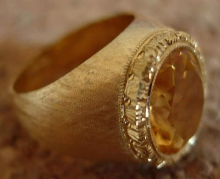 squarciajewels's tweet photo. #oro #gioielli #incisioni #tramble #topazio https://t.co/efi7dW5lBL