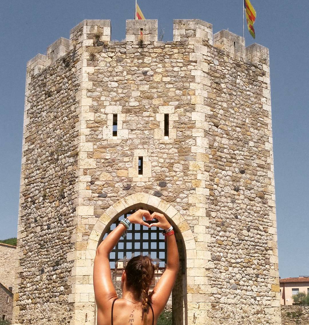 YouAndTheWolrd's tweet photo. ¿Conoces #Besalu? 🌋🏰
Un precioso pueblo medieval en el interior de #Catalunya ¡Visítalo!

@catexperience #Viajar #Wanderlust #YouAndTheWorld https://t.co/6hWOC2FkFk