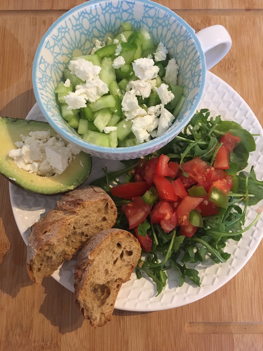 Entre 2 rdv avec les développeurs de notre site internet on fait le plein de vitamines avec les légumes de la maison ! 🥗👌🏻