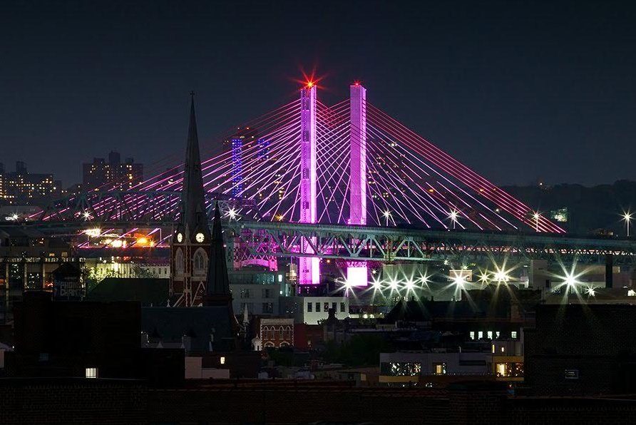 alzassociation's tweet photo. Buildings across the nation go purple, reminding us we can all shine a light on Alzheimer's. Share your #MyAlzStory to raise awareness! https://t.co/GaX2B8ymqV