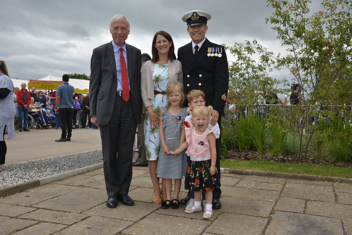 ArmedForcesDay's tweet photo. Lord Howe meets the Curry family at Armed Forces Day in Liverpool. https://t.co/hjtkSV4AKn