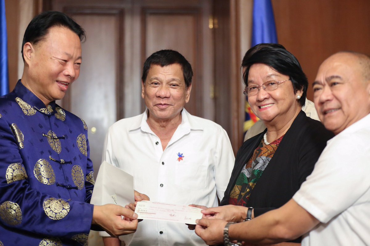 LeiSalav's tweet photo. LOOK: Pres. Duterte receives P15M check from China, its donation for relief ops in Marawi https://t.co/OsMAmF1CET