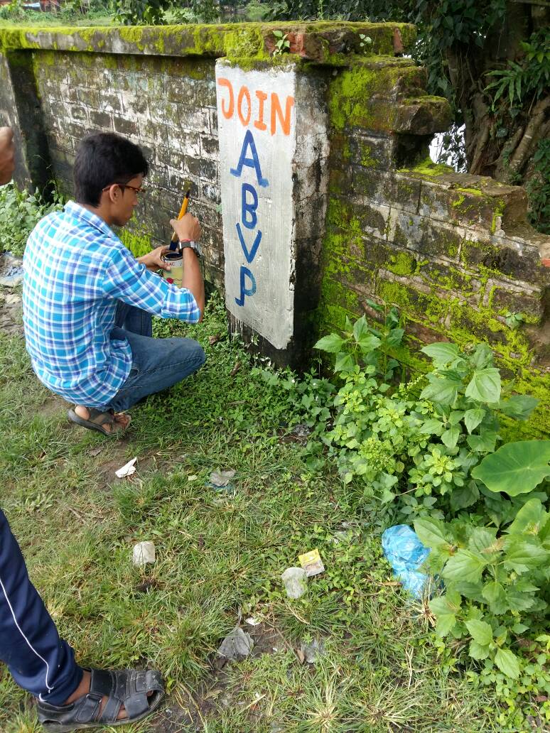 PremojyotiN's tweet photo. Join ABVP
           ABVP # North...Tripura#
Dharmanagar इकाई मे देअयाल लिखन करते हुये कार्यकर्ता https://t.co/iPFyTi4lq6
