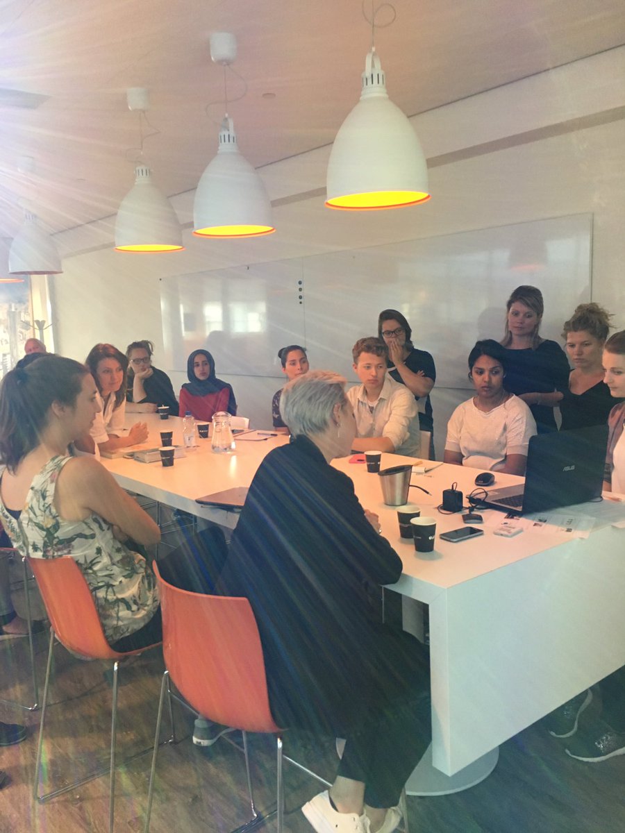 BrechtvS's tweet photo. Gisteren met coaches en locatiemangers een intervisiebijeenkomst gehad over ouderbetrokkenheid. Interessant! Bedankt @WTCRotterdam https://t.co/kg92Ojktyn