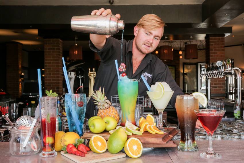 HogsHazelwood's tweet photo. Cocktail Tuesday #OnlyatHogs https://t.co/iJIs7BkMfZ
