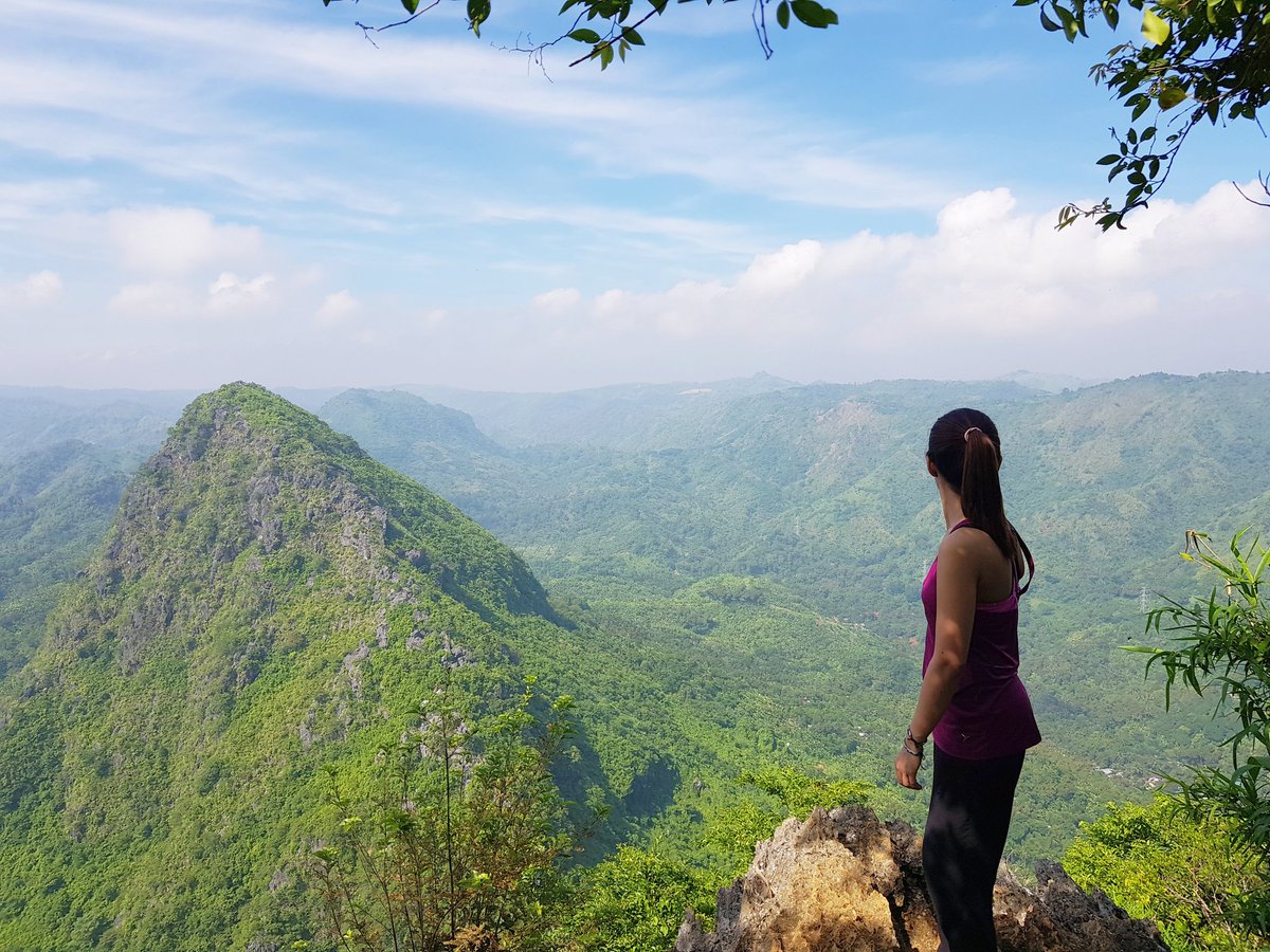 moreencregaspi's tweet photo. My Happy Place. Mountains. ๐๐๐
#Hiking
#MtPamitinan
#PhMountain https://t.co/leW2KwAoON