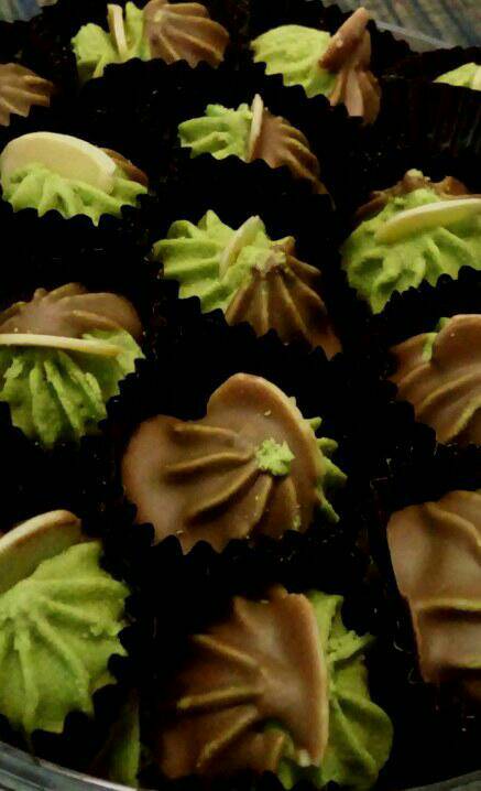 PepenEisa's tweet photo. Waktunya eksekusi kue2 Lebaran di Rusia. いただきます💙

♡ Green Tea Almond
♡ Putri Seaweed
♡ Choco Mede
♡ Kaastengels

#InaCookies https://t.co/kyWhag4Wkc
