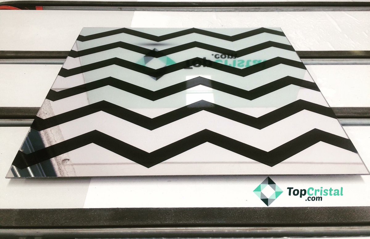 topcristal's tweet photo. Preparando muestras para un futuro trabajo!!! 
#topcristal #cristal #cristalpintado #cristalcolor #vidrio #vidriocolor https://t.co/1Rk3wHvQnt