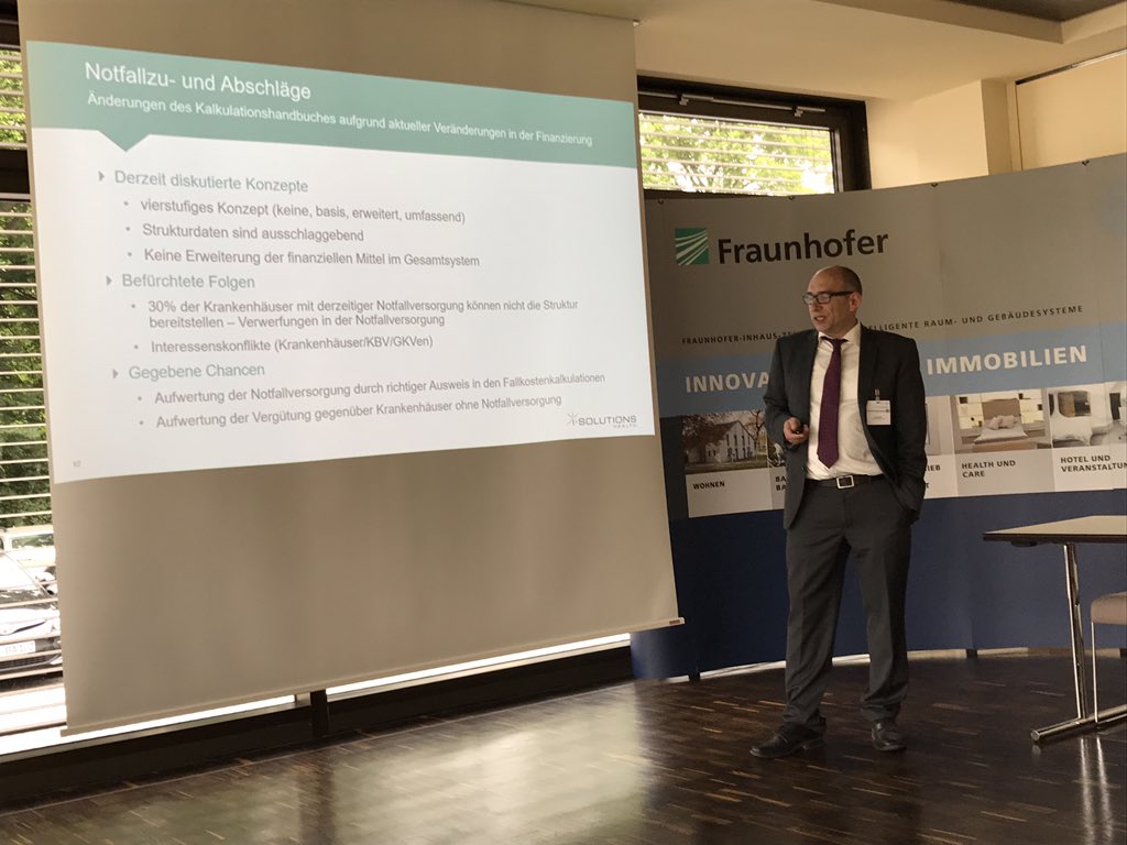 mesalvo_de's tweet photo. #Controllertag in Duisburg: Lutz Geckle informiert über die aktuellen Entwicklungen in der Fallkostenkalkulation #Fit4Controlling https://t.co/m4XNXWiqP3