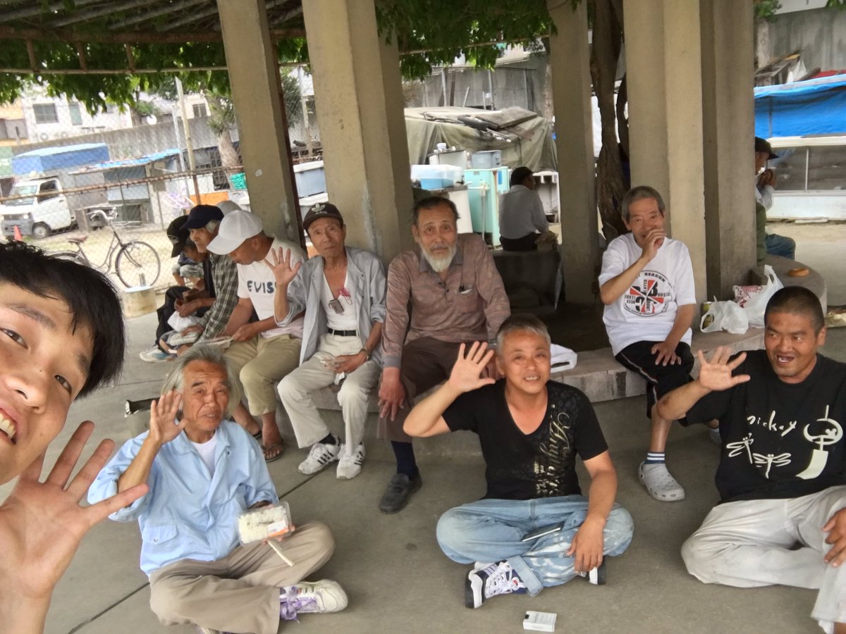 トンペー Tonpee 西成三角公園 四角公園炊き出しライブ終わりました 古き良き大阪の街並みが残ってる久しぶりの西成楽しかったです ご協力していただいた西成区の皆さん 西成に住まれてる皆さんありがトンぺーでした 写真は写って