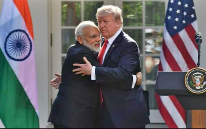 vibhootib3's tweet image. Trump's expression is priceless: "Grow up, Modi! Stop being so clingy." 😛 Modi is like: "Daddy, I want candy!"
#ModiTrumpMeet #ModiHug