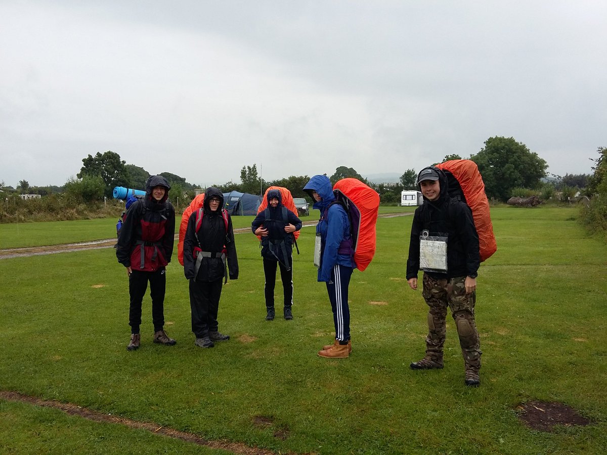 GeographySRG's tweet image. Yr10 #DofE...and then there was no one left! Last group heading out on final practic day #OutdoorLife #Waterprooftesting #Adventure