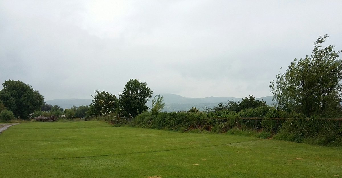 GeographySRG's tweet image. Yr10 #DofE...and then there was no one left! Last group heading out on final practic day #OutdoorLife #Waterprooftesting #Adventure