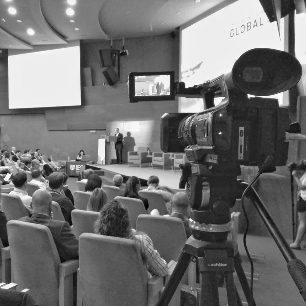 Multicàmera del #forumamec amb @quim_otero <a href="/imm_v/">うさぎ</a> Gran equip!! #forumamec2017 #multicam #miniP2
#iese