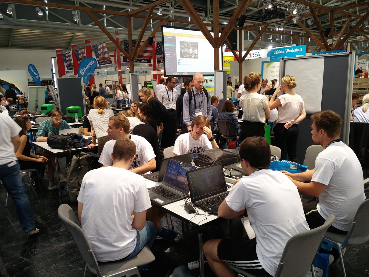 PHOTONICSWORLD's tweet photo. Make it at the MAKEATHON! They seem relaxed, but the deadline is just around the corner! #LASER17 https://t.co/ret5dMg9yp