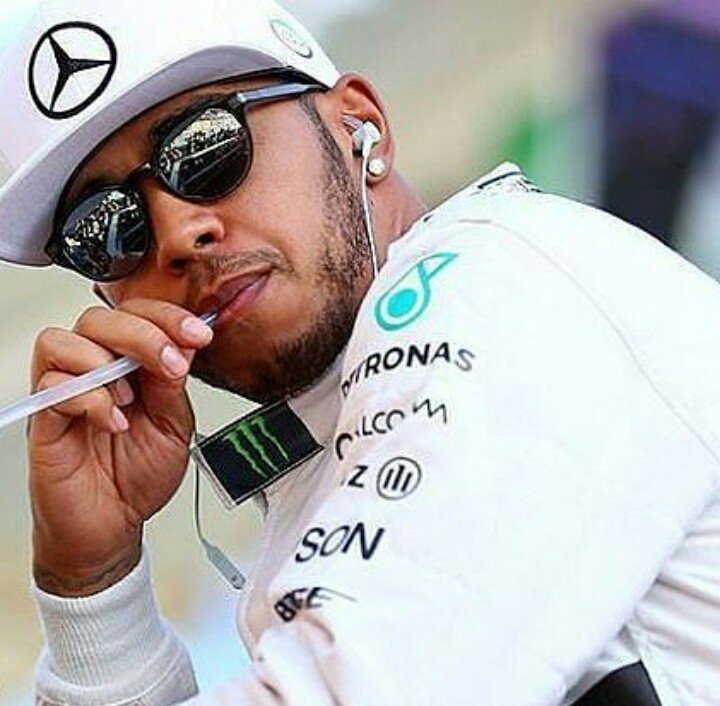 petunia_alice's tweet image. #mysinger #mychampion #brianmolko #lewishamilton 💕