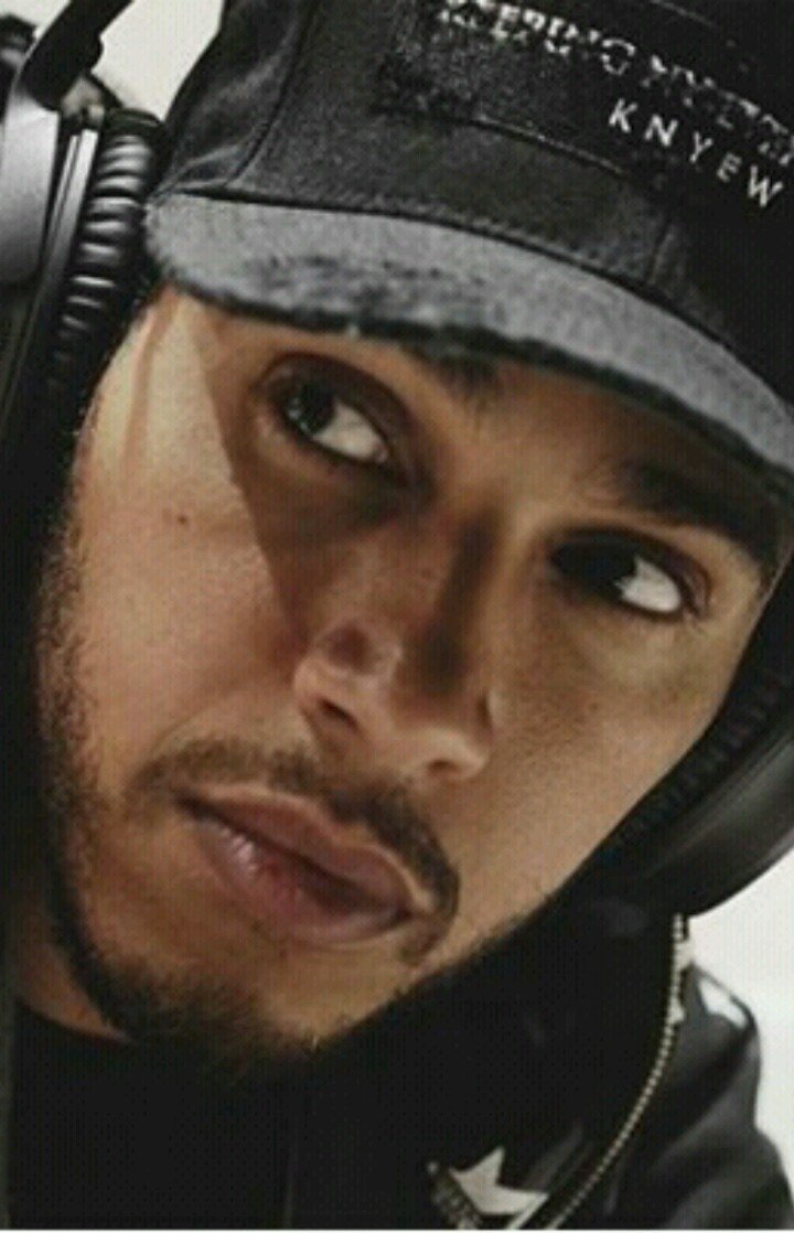 petunia_alice's tweet image. #mysinger #mychampion #brianmolko #lewishamilton 💕