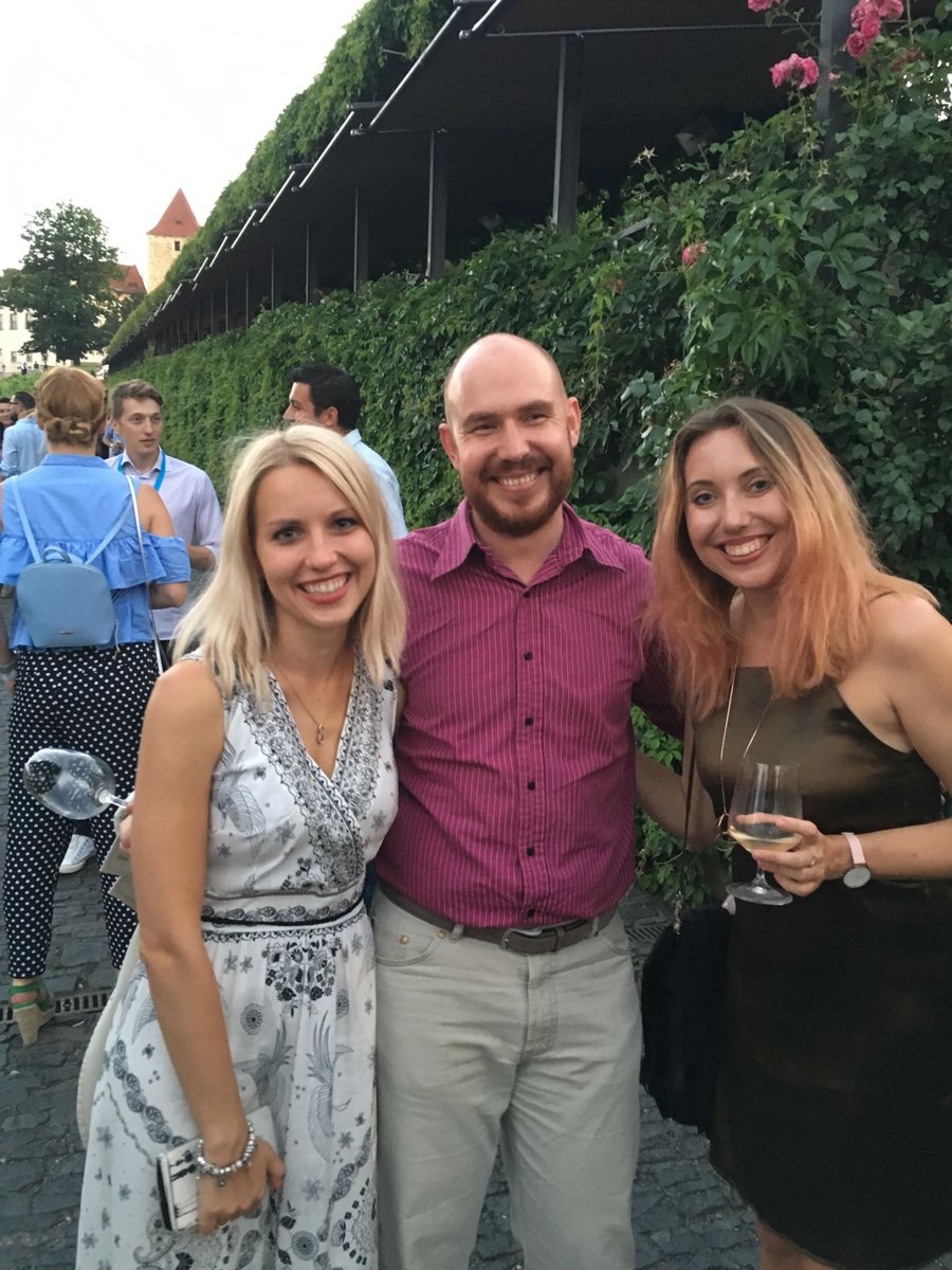 Effectixcom's tweet photo. #Google CEE Agency Day. Náš #CEO byl včera na seznamovacím večeru,dnes nás čeká záplava novinek a zajímavostí #effectixcom #party #vzpominky https://t.co/g6KZa1FqyP