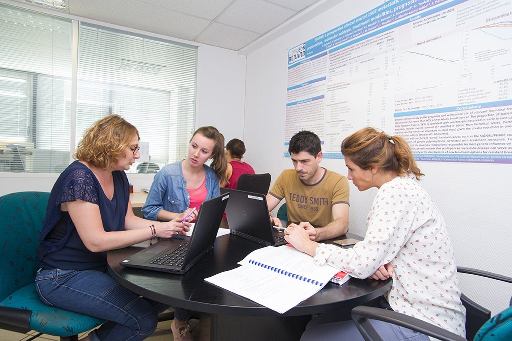 CLCCLeonBerard's tweet photo. Lancement de l'essai national ProfiLER02 au Centre Léon Bérard avec le soutien de @Roche_France https://t.co/7xSbaI9Kif #cancer #genetique https://t.co/51aHq6NxOg