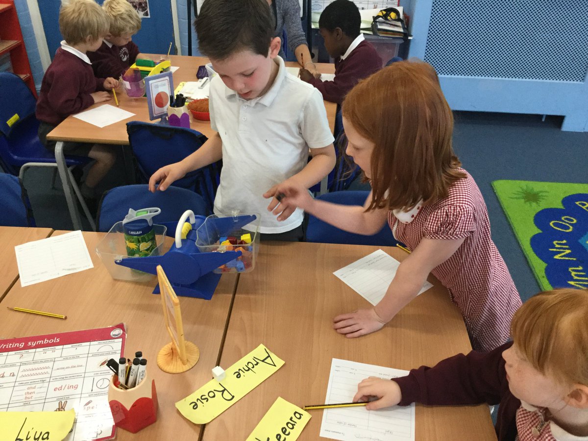 ThamesideSch's tweet photo. Weighing classroom objects using cubes. I wonder what the heaviest object will be. #YBStps #mathstps https://t.co/YwAY6Rl3IK