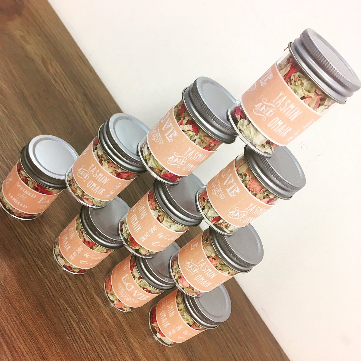 CONFETTI_CONES's tweet photo. Peach jars 😍😍😍 https://t.co/eqbZObjhmv