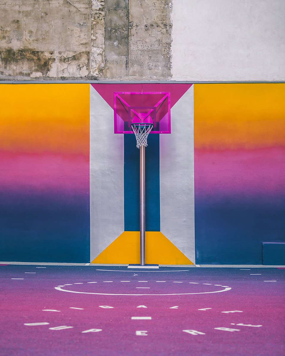 parallelecinico's tweet photo. Quando arte, colori e basket, si fondono in un'unico spettacolo: Pigalle Duperré court - Parigi

[foto Alex Penfornis e Sébastien Michelini] https://t.co/PS1eXhOn2M
