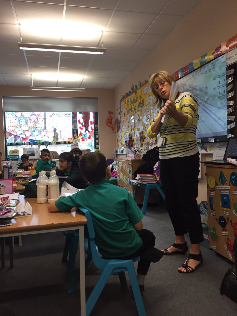 miss_hendry's tweet photo. Lots of new learning happening during our Healthy Eating talk #healthweek #healthychoices @CloughSport https://t.co/rhBdWwWxPM