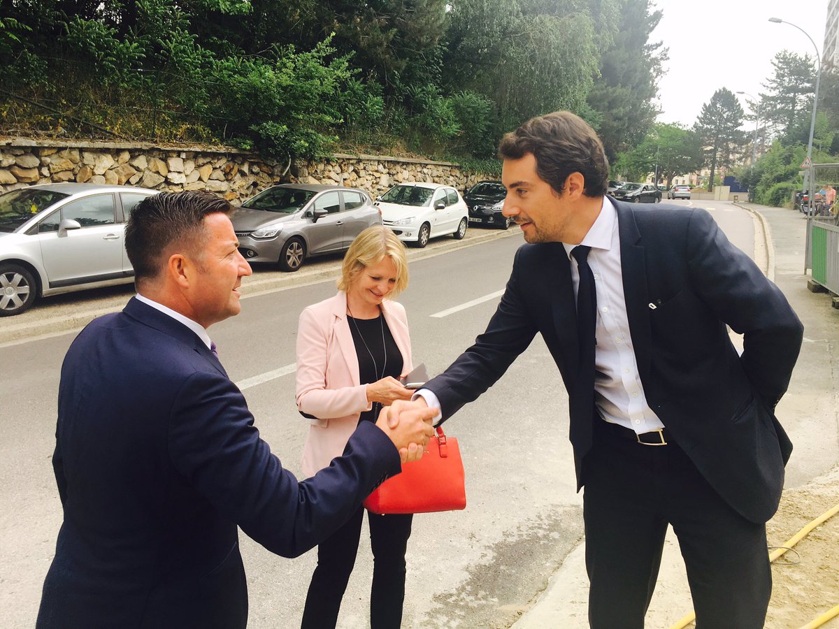 KARLOLIVE's tweet photo. Dans notre ville, l'offre immobilière s'étoffe car nous souhaitons favoriser la mixité sociale ! #Poissy #Domnis https://t.co/IyJVNwsspN