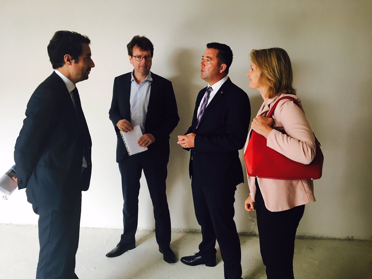 KARLOLIVE's tweet photo. Nous construisons ensemble le #Poissy de demain. Et comme toujours, en concertation avec les habitants ! #Échanges #Domnis https://t.co/AsbKUBtTBB