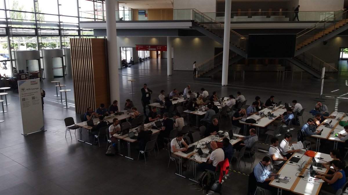 europeanoptics's tweet image. Wifi-Lounge at ICM Foyer. Free wifi for all attendees! #laser #optics #EOSopticalTechnologies @PHOTONICSWORLD