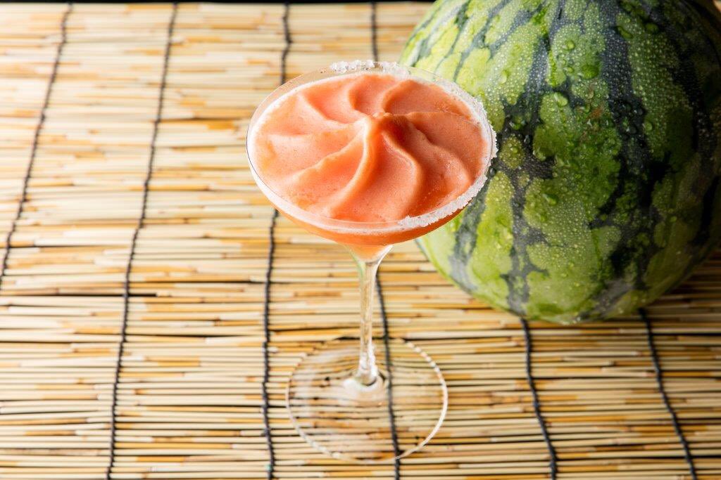 ヒルトン東京 公式 Twitterren 夏来ちゃう 7 1 7 31セント ジョージ バーでは夏の代名詞 スイカカクテルフェア を開催 スイカ にミントをあわせたモヒート 100 スイカの氷で作るフローズンマルガリータ キュウリの香りがするジンにスイカの氷を入れて