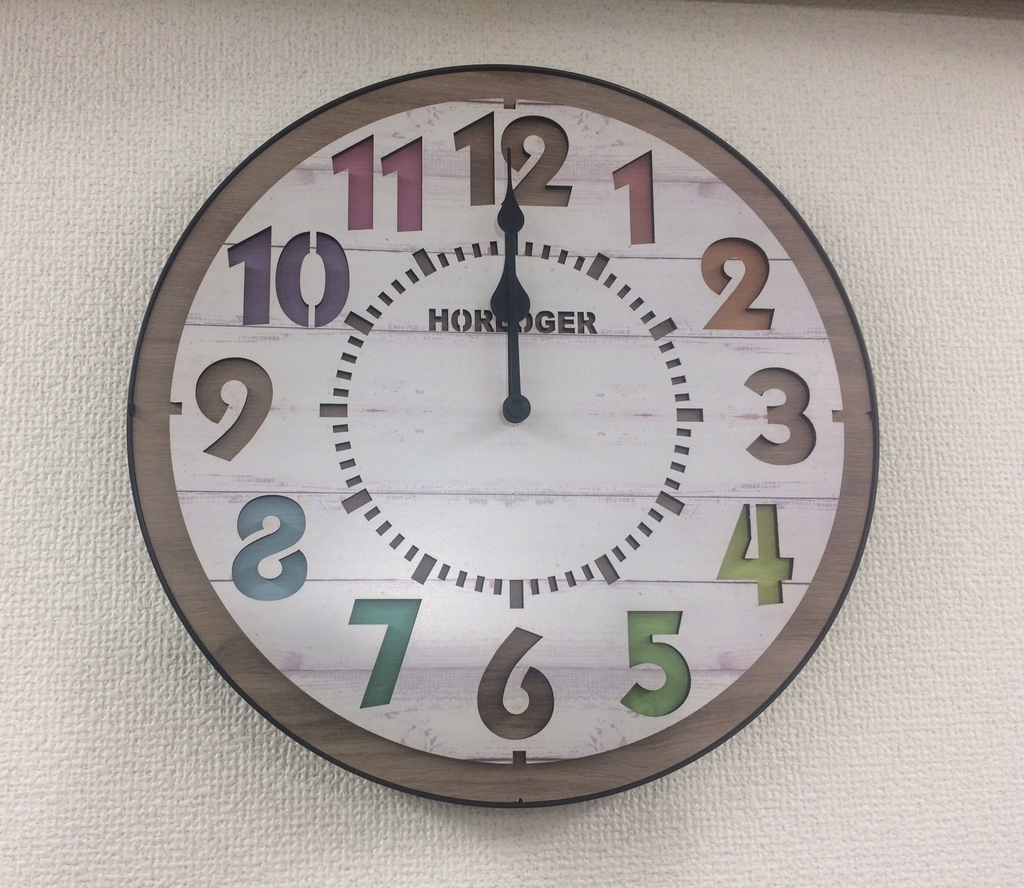 キャッスル ジブリフリーク Auf Twitter クロアチア 語だと Ponoc は ポノーチ って発音するんじゃないかなあ Noc ノーチ が 夜 って意味 で それに Po が付いて真夜中ってことで午前0時ってことだと思うし 旧ユーゴ系諸国だと語尾の C は チ って発音する