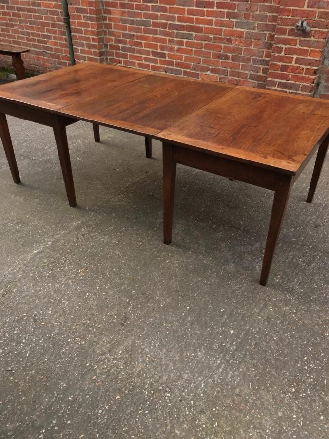 AntiqueTables1's tweet photo. Very rare Harvest antique #table. Know More: https://t.co/hpNWrGNsh4 #leaftable #antiquestore #woodworking #interiordesign #frenchtable https://t.co/n3AzEon0hO