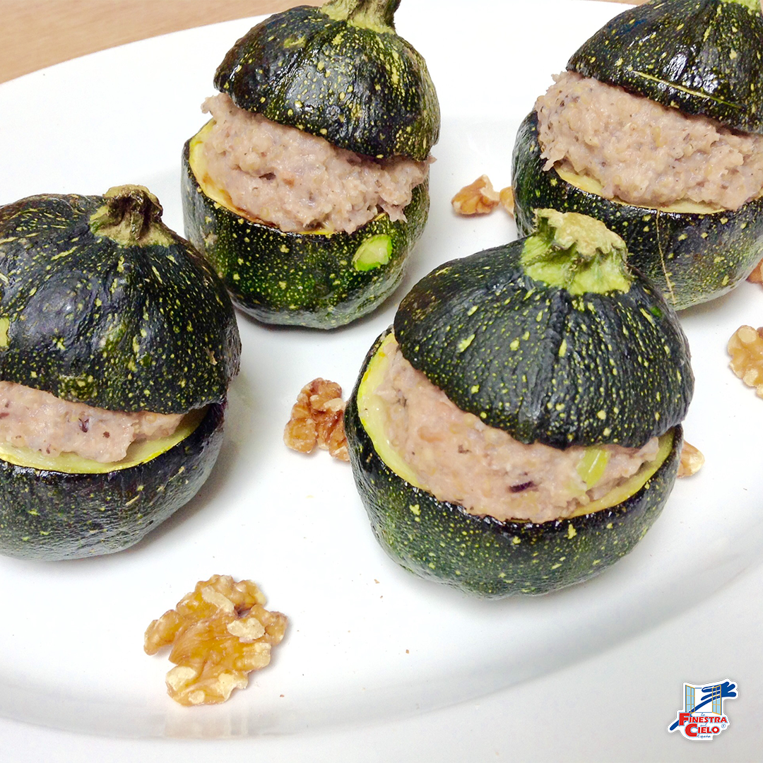 Finestrasc_esp's tweet photo. Calabacines rellenos de crema de coliflor, @QuinuaReal y nueces, #receta de @thefoodtherapy https://t.co/f1uRQk8NaA #AlimentacionSaludable https://t.co/dO8KXkDVdp
