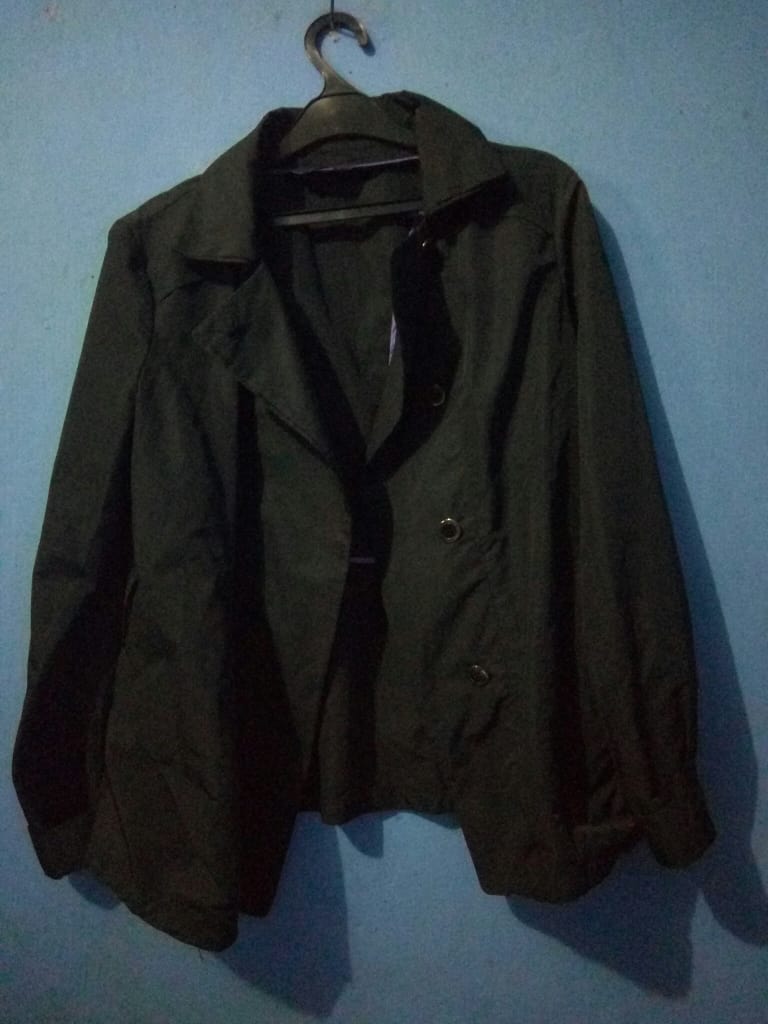 Dapatkan barang bekas berkualitas-ku, hanya di prelo.co.id/black-blazer-1…. #PreloID