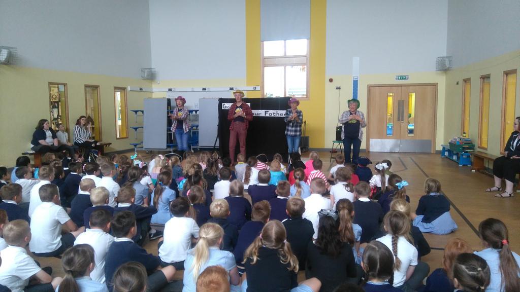 ParisClass's tweet photo. A great morning asembly with a bit of line dancing! https://t.co/cCAbQwj9kW