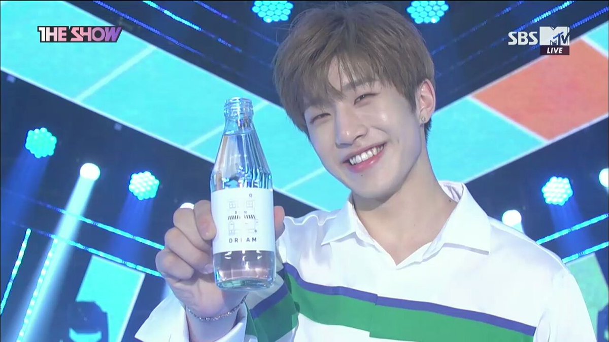 offclhvc's tweet photo. his smile just cured my acne and depression https://t.co/HrPUT7GjvX