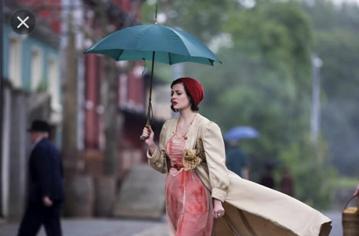 Rt한 것과 비슷한 느낌으로 내가 좋아하는 영화는 크랙(Cracks). 에바그린 때문에 본 거지만 기대 이상이었다. 패션도 소품도 보는재미가 있었던...