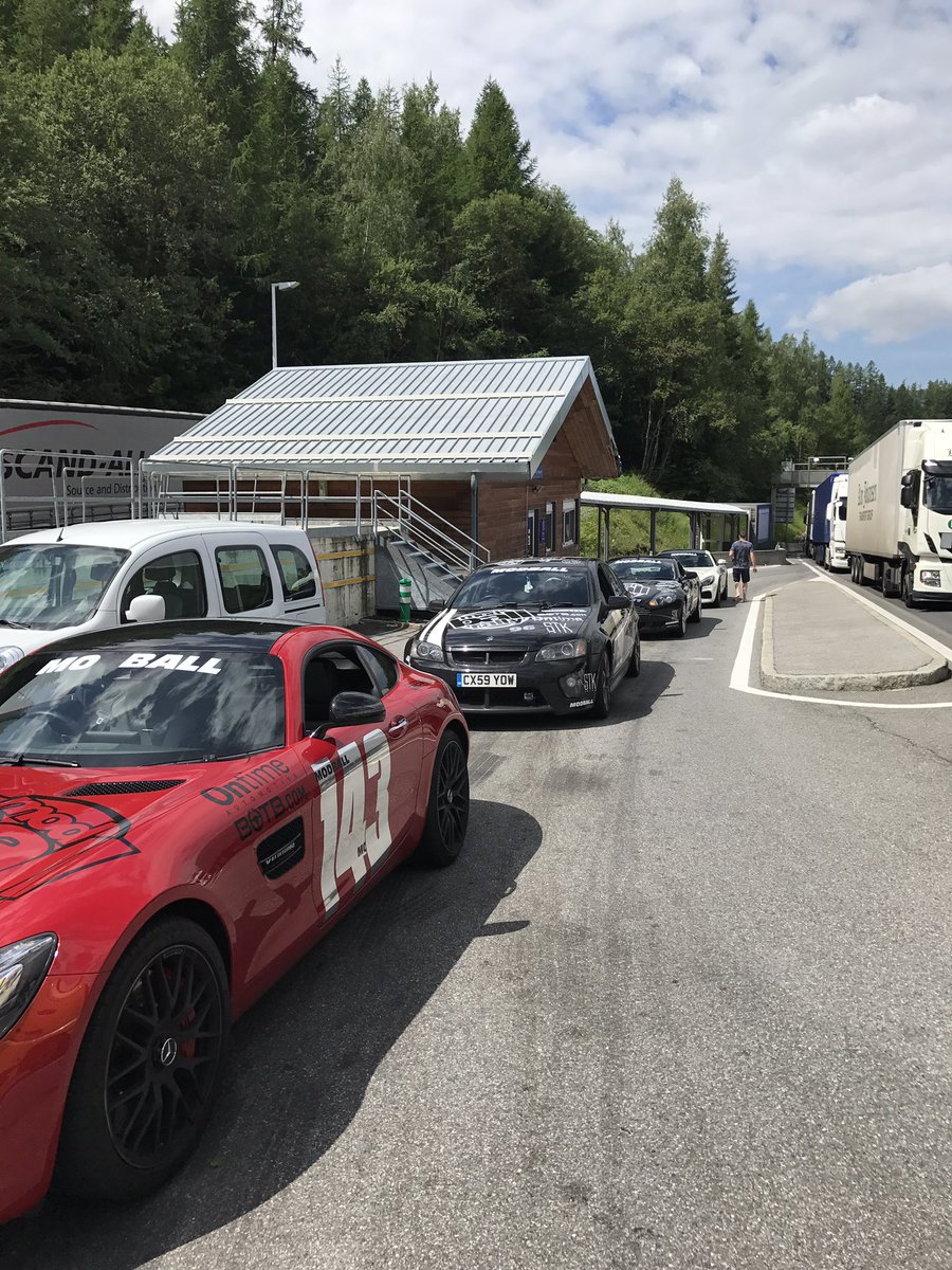LeeCalman's tweet photo. On the way from Geneva heading to Monaco #modball2017 #MercedesBenz #amggts https://t.co/Ey3Ecdldic