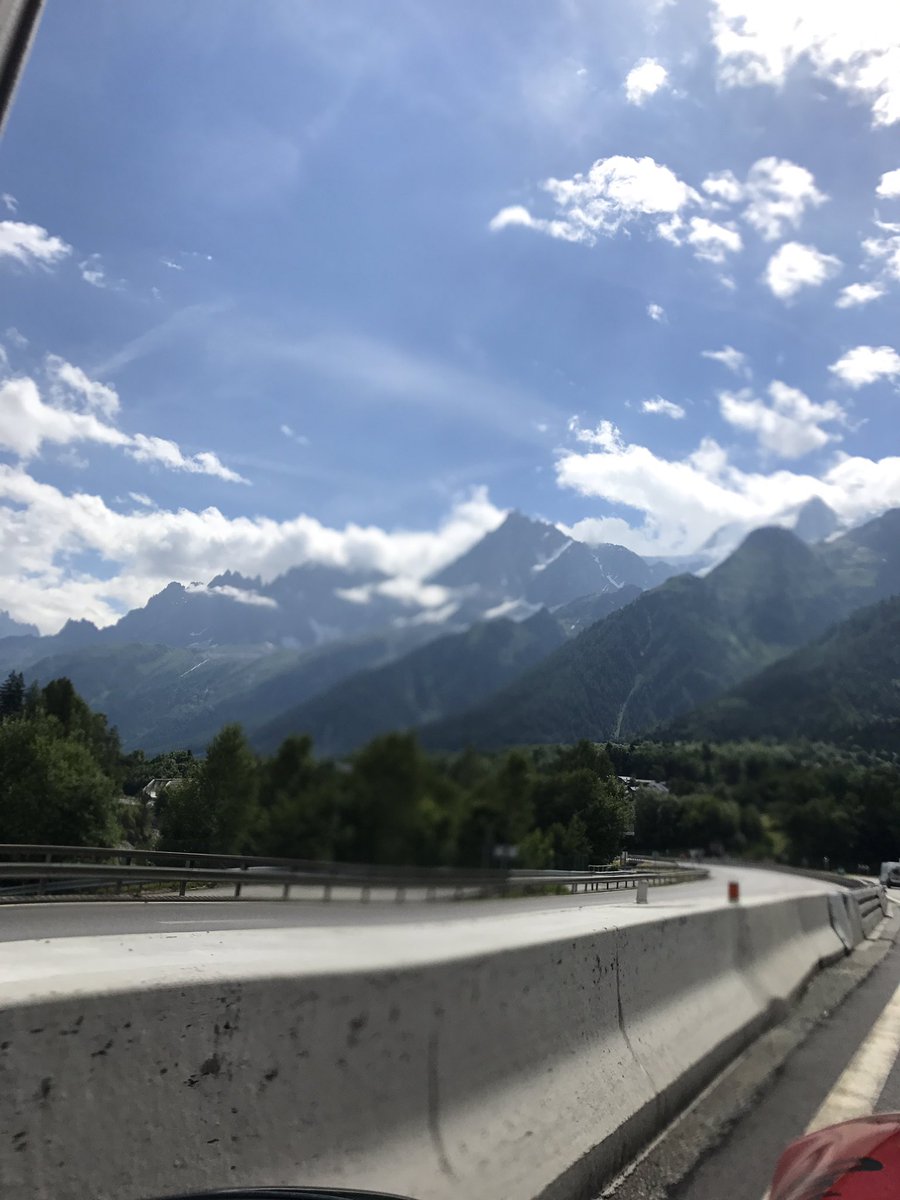 LeeCalman's tweet photo. On the way from Geneva heading to Monaco #modball2017 #MercedesBenz #amggts https://t.co/Ey3Ecdldic