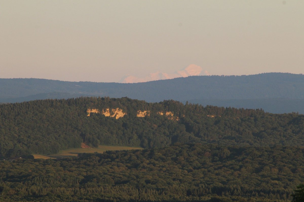 Et oui, on peut voir le Mont Blanc depuis les hauteurs de #Besancon (Montfaucon) ! - Photo Clément Twitter @EasyScience