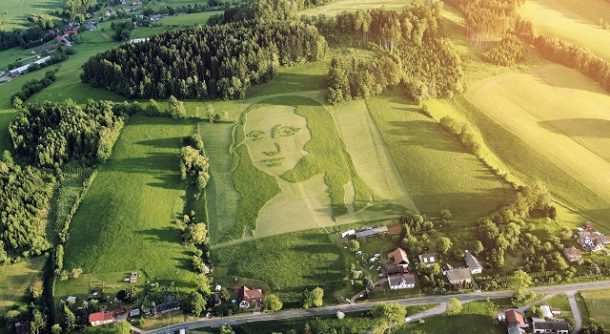 Wow this is very impressive! Spider launches global social media campaign with giant Mow-na Lisa - ow.ly/mwIJ30cJBiW
