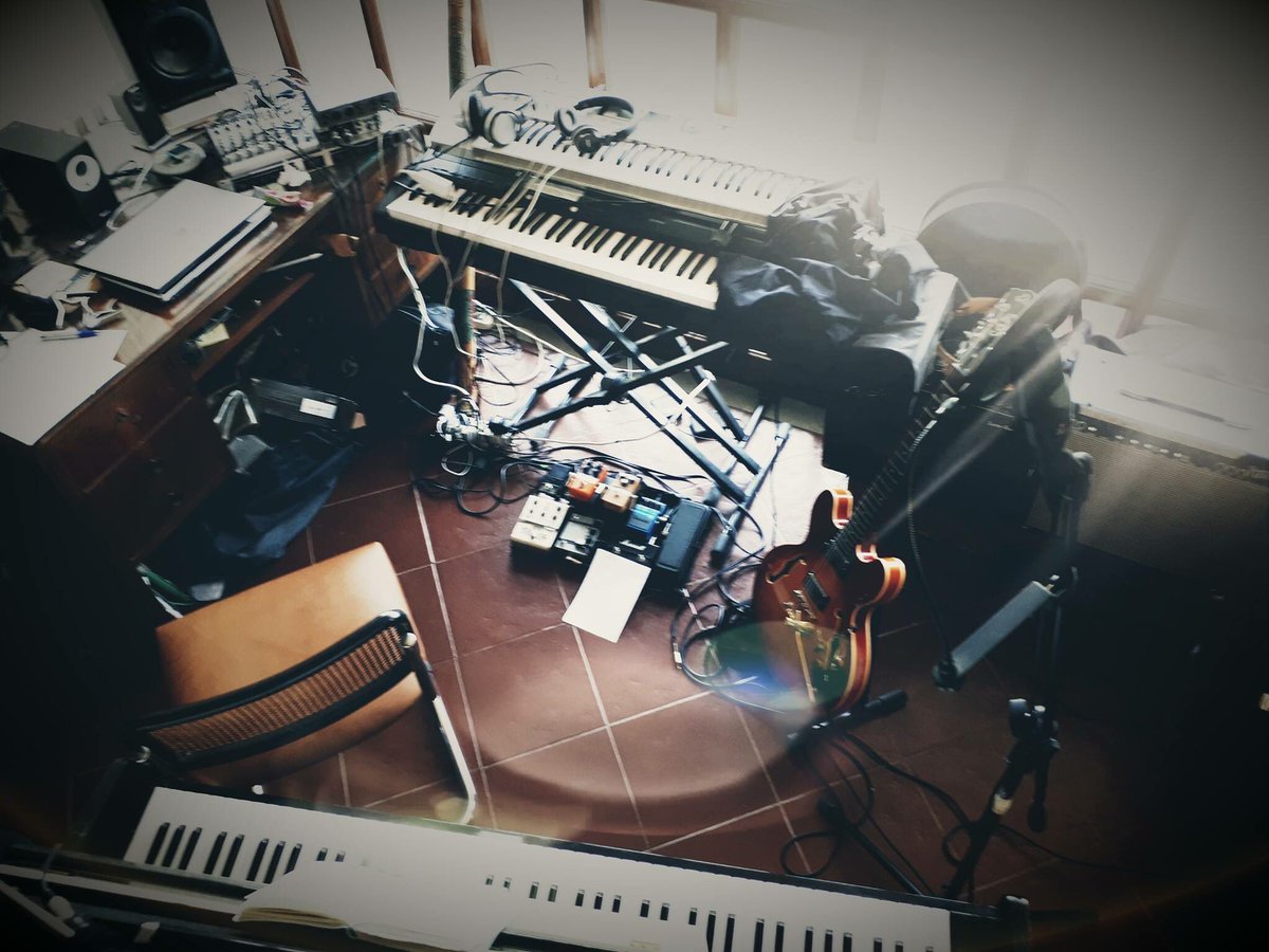 A 3 giorni, è il momento di fare il punto. 4 pezzi, solo chitarra e voce, la scaletta (??!). Opening a <a href="/niccolofabi/">Niccolò Fabi</a>, Napoli, 30 giugno.