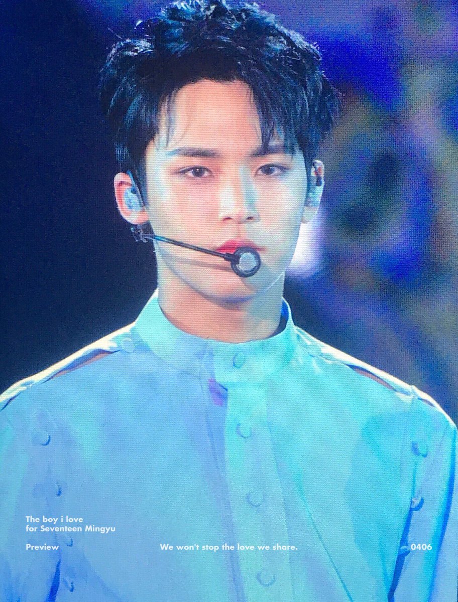 kmg_era's tweet photo. off stage vs. on stage https://t.co/xcqrf8gRJW