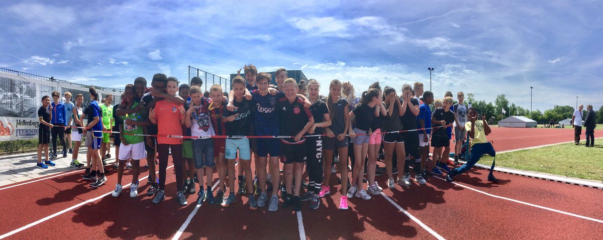 psgpurmerend's tweet photo. #kwadijkloop 2017 is begonnen. Honderden vmbo-leerlingen #PurmerendseScholenGroep on the run! https://t.co/bPJlFpjyiu