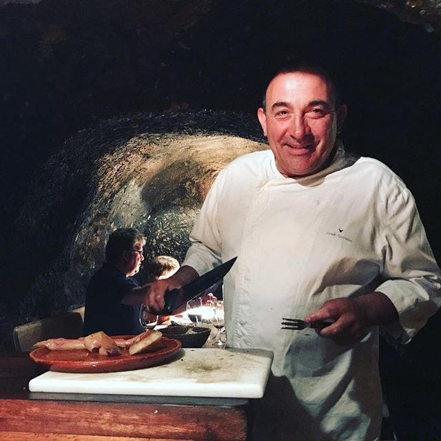 Somos felices haciendo que vuestra felicidad tenga forma de #chuletondebuey Foto: @maxusmaxusmaxus
 bodegaelcapricho.com/reservar.html