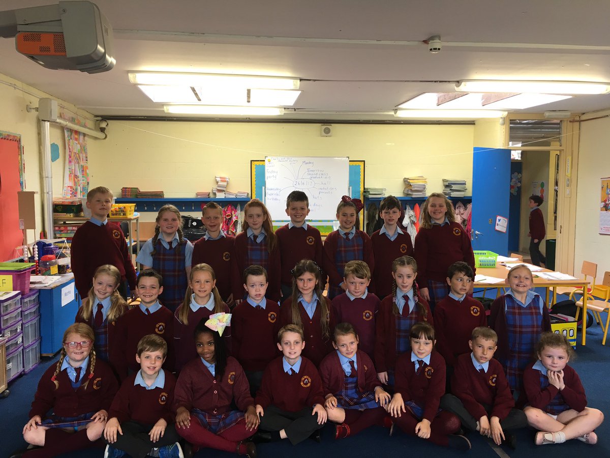 Room12Cronans's tweet photo. Grown up and graduated from the Junior School!👩🏽‍🎓👨🏻‍🎓🤗❤️🎉🎉 https://t.co/umKeRqpRgN