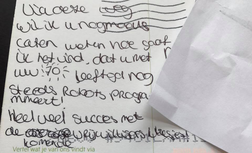CoderdojoAssen's tweet image. Een van onze vrijwilligers is 70 jaar, kort geleden heeft zij een ansichtkaart ontvangen, daar stond hoe gaaf is dat zij robots programmeert