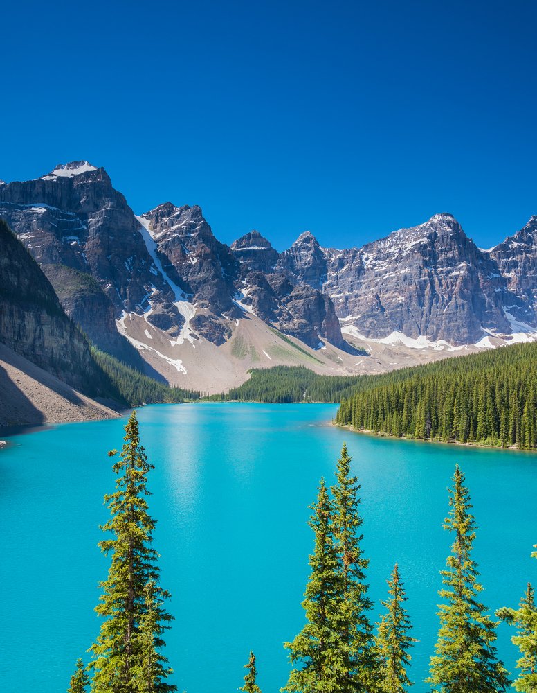 TripTogether's tweet photo. Moraine lake under blue skies in Alberta, Canada https://t.co/3qDuqhNjzs