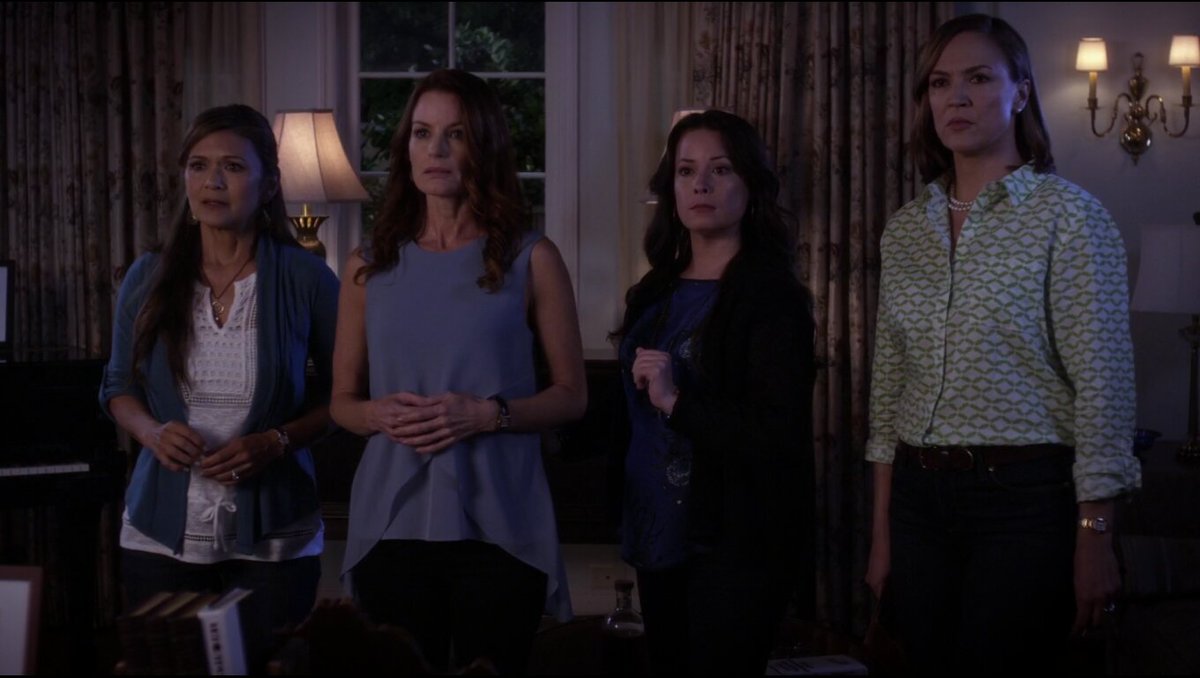 minchen101's tweet image. Thank you @H_Combs @lucyhale @ichadlowe 
Best family ever I will miss you guys ❤❤💋😭
#PLLGameOver #PLLGoodbye #PLLEndGame